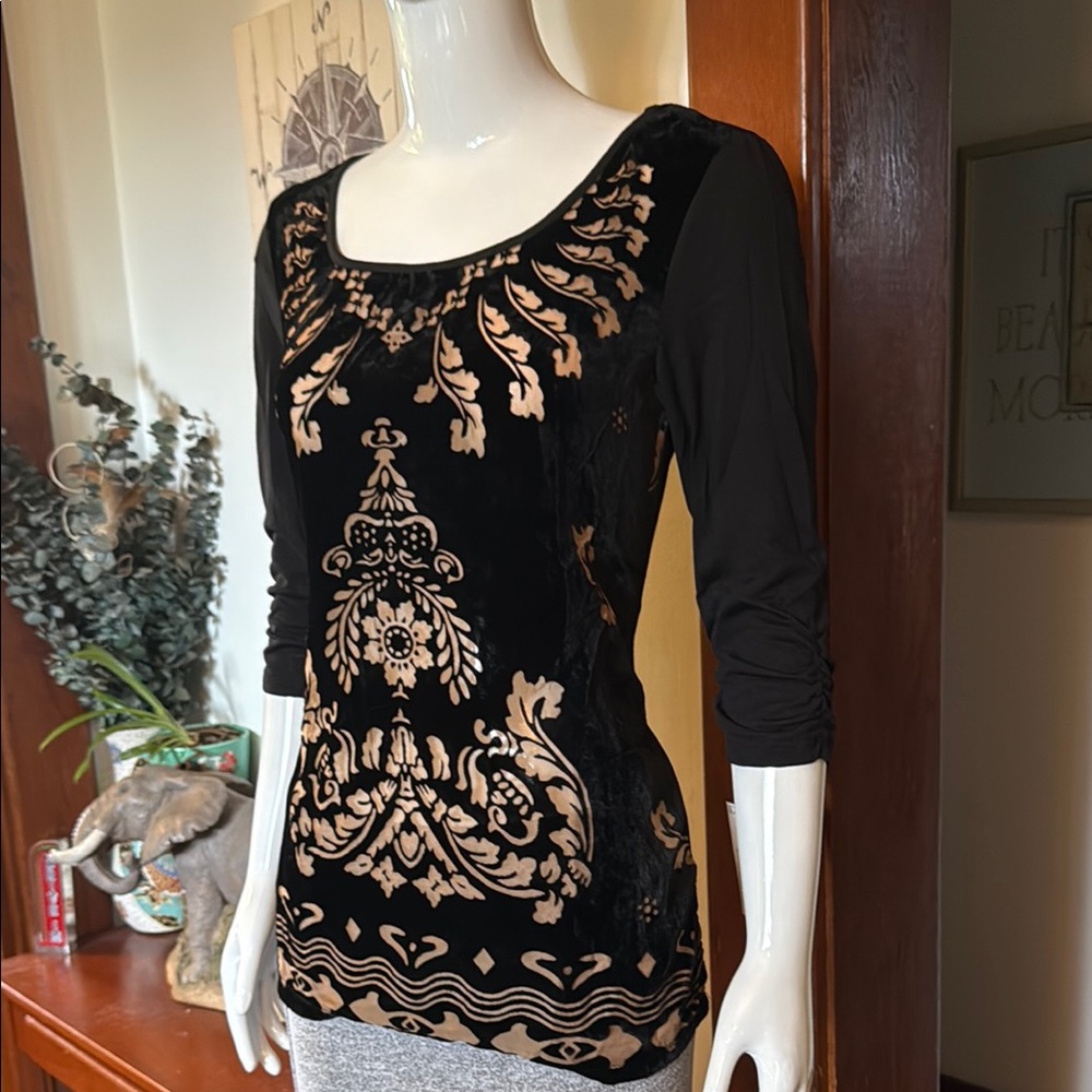 NWT Style&Co size small Elegant velvet front Black and Gold Women's Top
